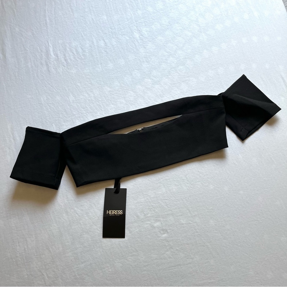 NWT HEIRESS BEVERLY HILLS black knit cutout cropped off shoulder top